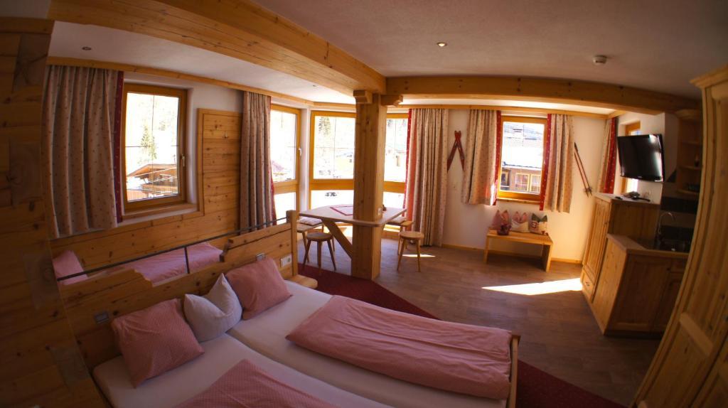 Hotel Schweizerhof Oberau Chambre photo